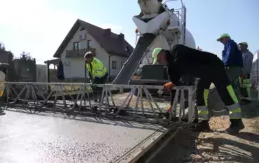 Budowa drogi betonowej w Zawadach 5