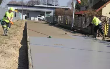 Budowa drogi betonowej w Zawadach 6