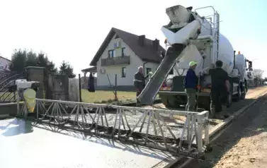 Budowa drogi betonowej w Zawadach 7