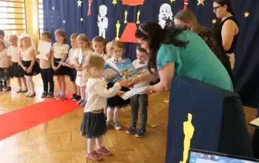 Zakończenie roku szkolnego w przedszkolu w Janowie 13