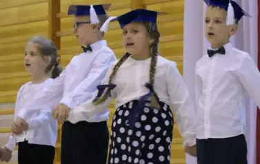 Ślubowanie pierwszak&oacute;w w Zespole Szkolno - Przedszkolnym w Łękawie 17