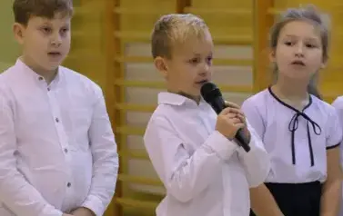 Ślubowanie pierwszak&oacute;w w Zespole Szkolno - Przedszkolnym w Łękawie 25