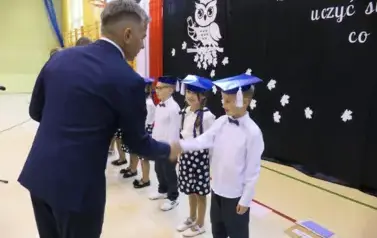 Ślubowanie pierwszak&oacute;w w Zespole Szkolno - Przedszkolnym w Łękawie 44
