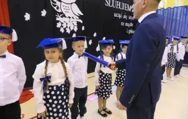 Ślubowanie pierwszak&oacute;w w Zespole Szkolno - Przedszkolnym w Łękawie 49