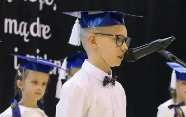 Ślubowanie pierwszak&oacute;w w Zespole Szkolno - Przedszkolnym w Łękawie 60