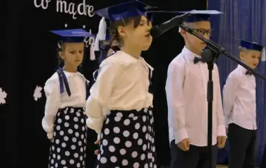 Ślubowanie pierwszak&oacute;w w Zespole Szkolno - Przedszkolnym w Łękawie 62