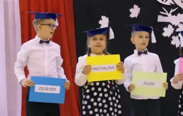 Ślubowanie pierwszak&oacute;w w Zespole Szkolno - Przedszkolnym w Łękawie 83