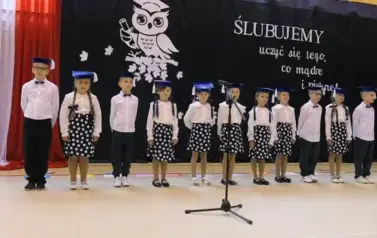 Ślubowanie pierwszak&oacute;w w Zespole Szkolno - Przedszkolnym w Łękawie 112