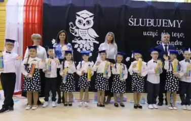 Ślubowanie pierwszak&oacute;w w Zespole Szkolno - Przedszkolnym w Łękawie 128