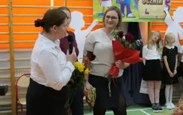 Ślubowanie pierwszak&oacute;w w Szkole Podstawowej w Dobiecinie 4