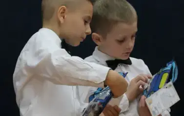 Ślubowanie pierwszak&oacute;w w Szkole Podstawowej w Dobiecinie 8