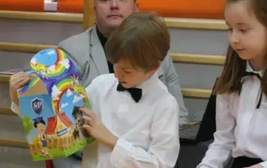 Ślubowanie pierwszak&oacute;w w Szkole Podstawowej w Dobiecinie 23