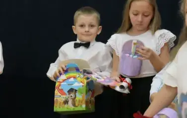 Ślubowanie pierwszak&oacute;w w Szkole Podstawowej w Dobiecinie 25