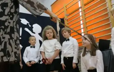 Ślubowanie pierwszak&oacute;w w Szkole Podstawowej w Dobiecinie 58