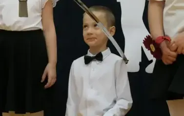 Ślubowanie pierwszak&oacute;w w Szkole Podstawowej w Dobiecinie 62