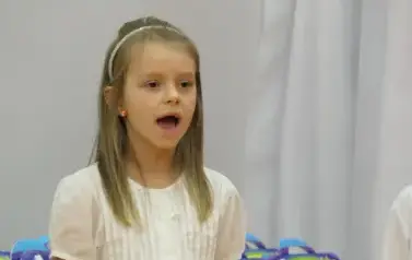 Ślubowanie pierwszak&oacute;w w Szkole Podstawowej w Dobiecinie 87