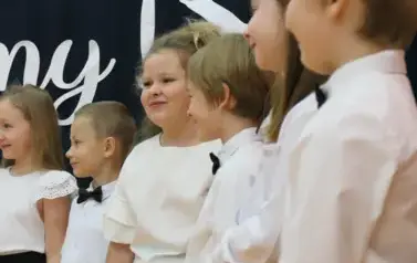 Ślubowanie pierwszak&oacute;w w Szkole Podstawowej w Dobiecinie 93