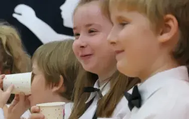 Ślubowanie pierwszak&oacute;w w Szkole Podstawowej w Dobiecinie 97