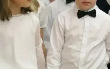 Ślubowanie pierwszak&oacute;w w Szkole Podstawowej w Dobiecinie 124