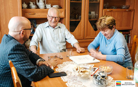 Pamiątkowe albumy trafiły do Jubilat&oacute;w świętujących Złote Gody 1