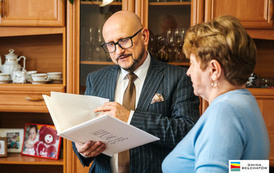 Pamiątkowe albumy trafiły do Jubilat&oacute;w świętujących Złote Gody 6