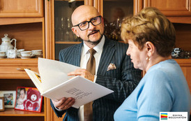 Pamiątkowe albumy trafiły do Jubilat&oacute;w świętujących Złote Gody 7