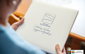 Pamiątkowe albumy trafiły do Jubilat&oacute;w świętujących Złote Gody 20