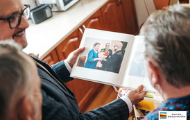 Pamiątkowe albumy trafiły do Jubilat&oacute;w świętujących Złote Gody 22