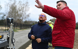 W Janinie trwa budowa drogi betonowej 17