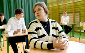 Egzamin &oacute;smoklasist&oacute;w w szkołach prowadzonych przez Gminę Bełchat&oacute;w 100
