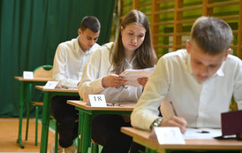 Egzamin &oacute;smoklasist&oacute;w w szkołach prowadzonych przez Gminę Bełchat&oacute;w 123