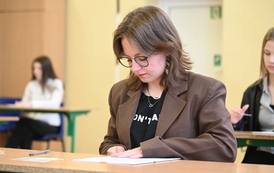 Egzamin &oacute;smoklasist&oacute;w w szkołach prowadzonych przez Gminę Bełchat&oacute;w 145