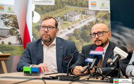 Podpisanie umowy na budowę blok&oacute;w SIM w Dobrzelowie 19