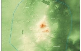 Mapa hipsometryczna z wyeksponowanymi w centrum G&oacute;rami Borowskimi  (źr&oacute;dło mapy: Geoportal.gov.pl). 