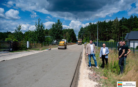 Budowa drogi betonowej w Kałdunach na ostatniej prostej 16