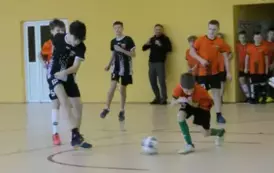 Mistrzostwa Gminy Bełchat&oacute;w w Piłce Halowej Chłopc&oacute;w do lat 15  65