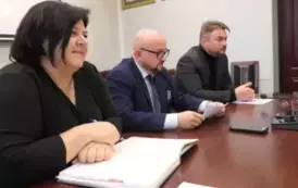 Spotkanie samorządowc&oacute;w z terenu powiatu bełchatowskiego w sprawie podziału tzw. funduszu solidarnościowego na 2025 rok 16