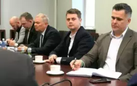 Spotkanie samorządowc&oacute;w z terenu powiatu bełchatowskiego w sprawie podziału tzw. funduszu solidarnościowego na 2025 rok 17