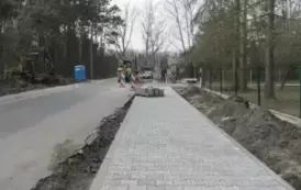 Trwa budowa chodnika w Księżym Młynie 3