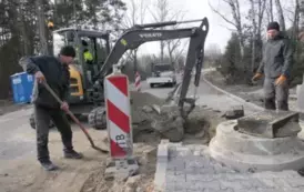 Trwa budowa chodnika w Księżym Młynie 6