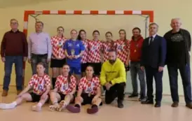 Mistrzostwa LZS Wojew&oacute;dztwa Ł&oacute;dzkiego w Halowej Piłce Nożnej Seniorek w Łękawie 1