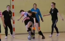 Mistrzostwa LZS Wojew&oacute;dztwa Ł&oacute;dzkiego w Halowej Piłce Nożnej Seniorek w Łękawie 29