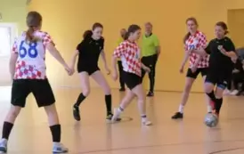 Mistrzostwa LZS Wojew&oacute;dztwa Ł&oacute;dzkiego w Halowej Piłce Nożnej Seniorek w Łękawie 34