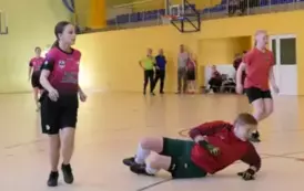 Mistrzostwa LZS Wojew&oacute;dztwa Ł&oacute;dzkiego w Halowej Piłce Nożnej Seniorek w Łękawie 40