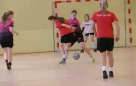 Mistrzostwa LZS Wojew&oacute;dztwa Ł&oacute;dzkiego w Halowej Piłce Nożnej Seniorek w Łękawie 41