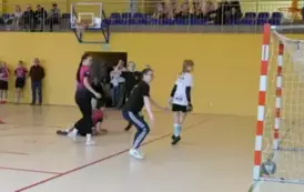 Mistrzostwa LZS Wojew&oacute;dztwa Ł&oacute;dzkiego w Halowej Piłce Nożnej Seniorek w Łękawie 51