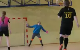 Mistrzostwa LZS Wojew&oacute;dztwa Ł&oacute;dzkiego w Halowej Piłce Nożnej Seniorek w Łękawie 58
