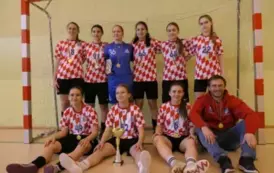Mistrzostwa LZS Wojew&oacute;dztwa Ł&oacute;dzkiego w Halowej Piłce Nożnej Seniorek w Łękawie 76