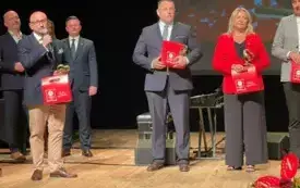 Wręczenie statuetek "Cordialis" - podziękowań od Powiatu Nyskiego 1