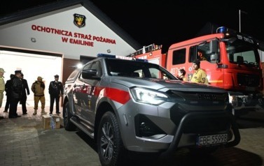 Lekki samoch&oacute;d ratowniczo - rozpoznawczy trafił do OSP Emilin 42
